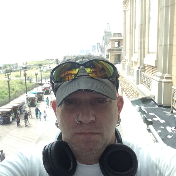 Meet your Posher, Mykel - Picture 3 of 8